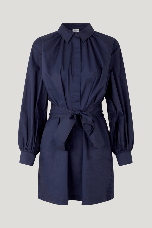 Aubree Dress Inkling Blue This collared shirt dress has a tie belt at the waist and pockets at the sides - front image