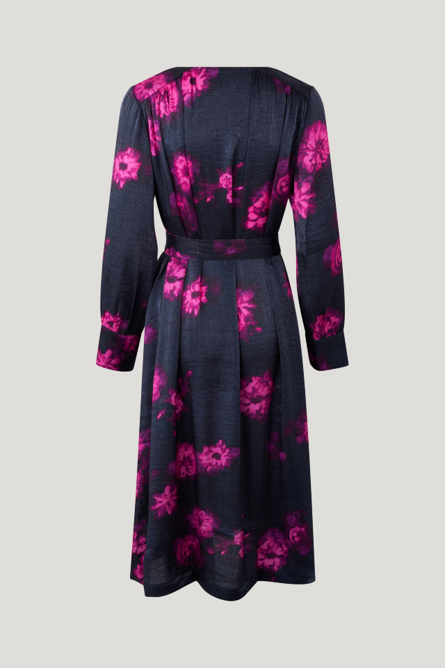 Aradina Dress Pink Margot Flower This midi-length, V-neck dress features a removable tie belt at the waist, oversized cuffs, pockets, and slits at the sides - back image