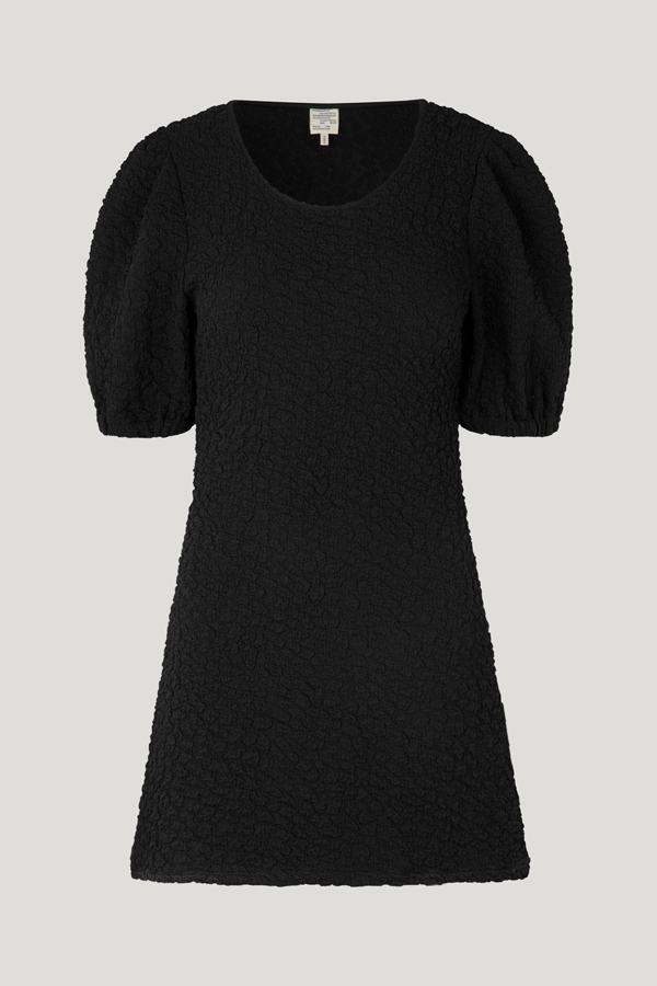 Jazmyn Vestido Black Vestido mini de estilo acampanado ultraelástico con textura de burbujas y mangas cortas elásticas abullonadas - front image