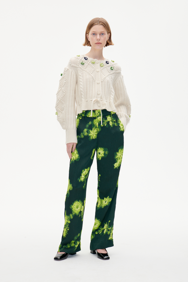 Narine Trousers Green Margot Flower These soft, wide-leg trousers feature an elasticated waistband and pockets at the sides - model image