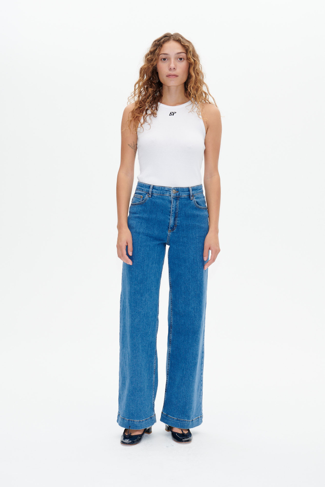 Nicette Jeans Denim Blue High-waisted jeans with wide legs - model image