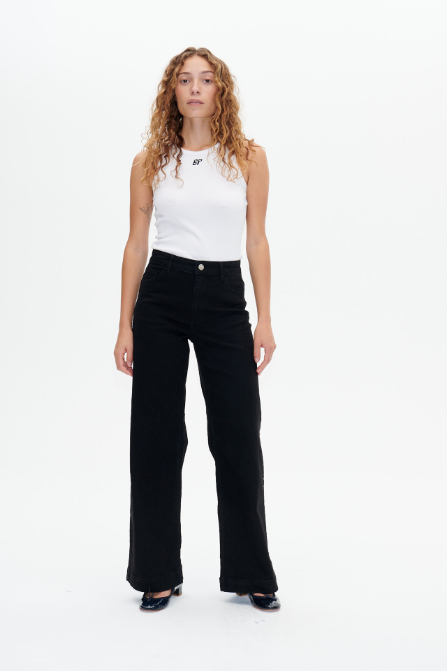 Nicette Jeans Black Denim High-waisted jeans with wide legs - model image