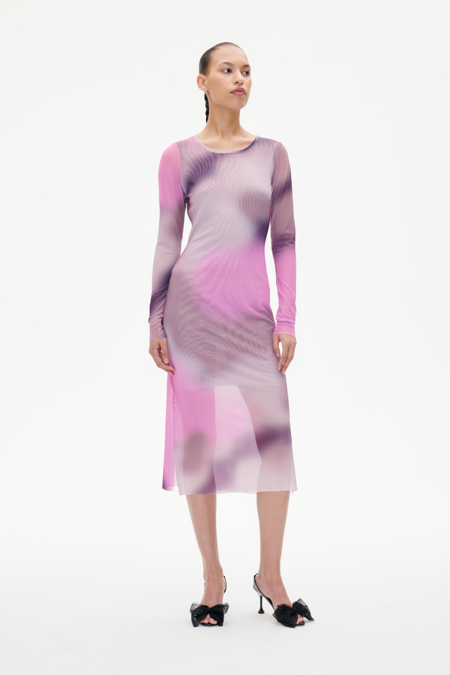 Jolanda Dress Pink Fade This soft, stretchy midi-length dress features a scoop neck, long sleeves, and slits at the sides - model image