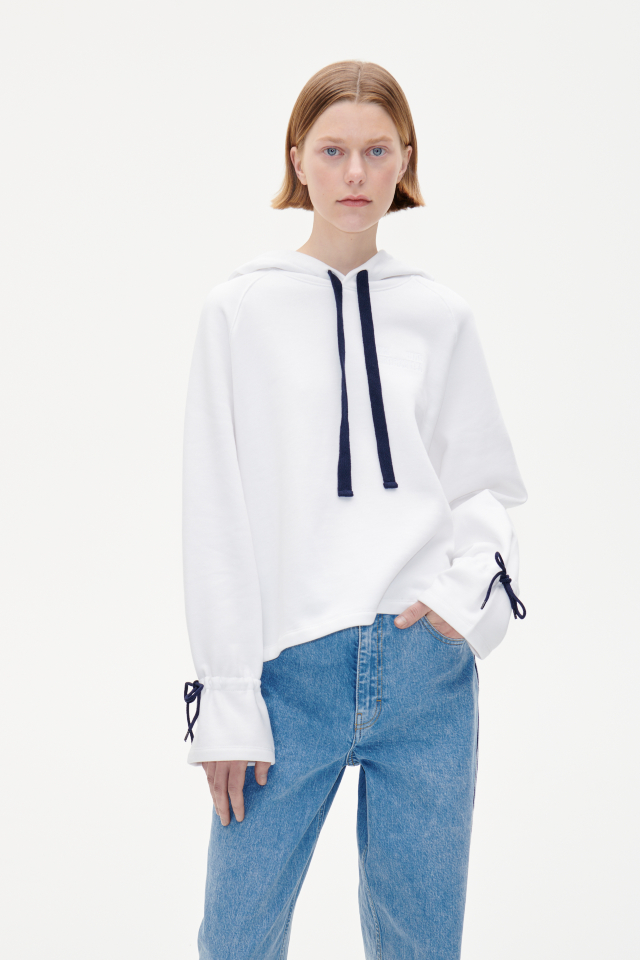 Juta Top Bright White This cropped, hooded sweatshirt features drawstring ties at the neck and wrists, as well as a dipped hem - model image